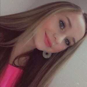 Meet your Posher, Caitlin